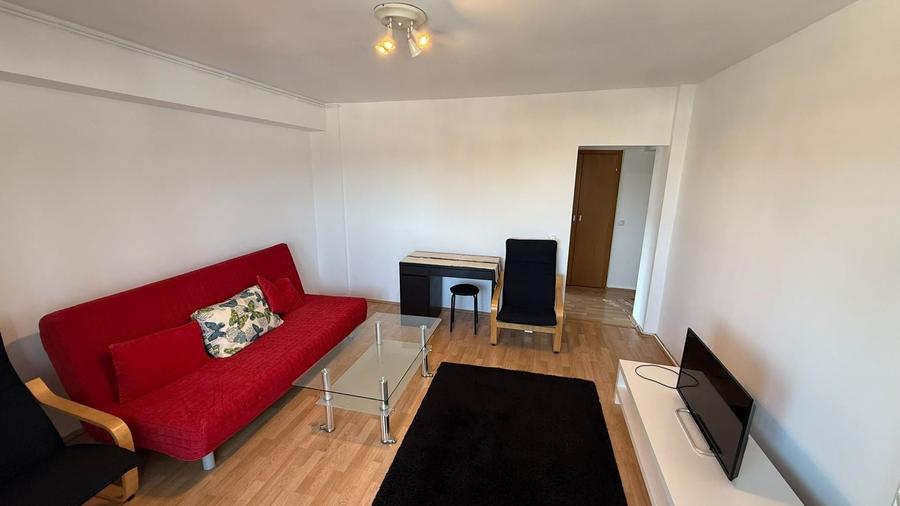 Apartament cu 3 camere decomandat, mobilat în P-ța Victoriei