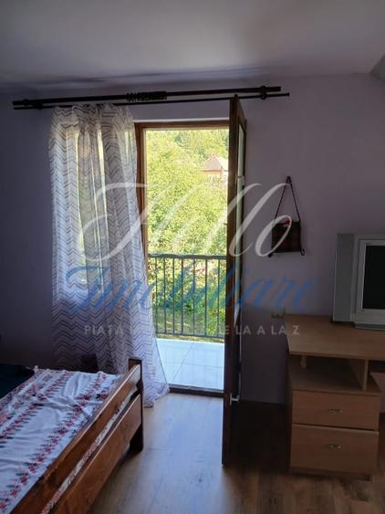 Casă individuală cu 3 camere cu Canalizare în Luna de Sus