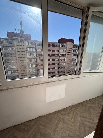 Apartament cu 3 camere semidecomandat în Grigorescu