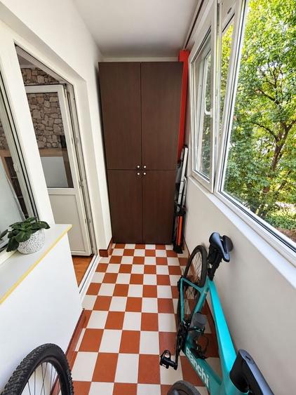 Apartament cu 3 camere decomandat, mobilat în Dâmbovița
