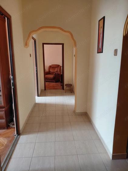 Apartament cu 3 camere decomandat în Micro 21