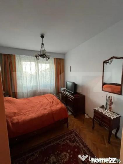 Apartament cu 4 camere semidecomandat în Gojdu