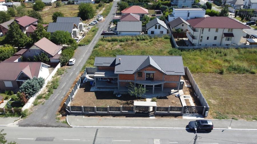 Casă individuală cu 6 camere cu Canalizare în Valu lui Traian