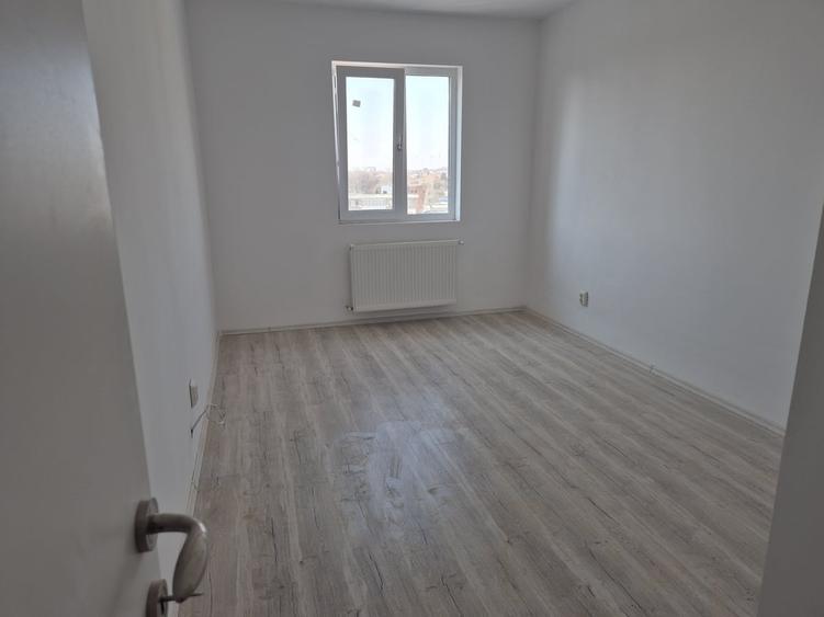 Apartament cu 5 camere decomandat în Militari