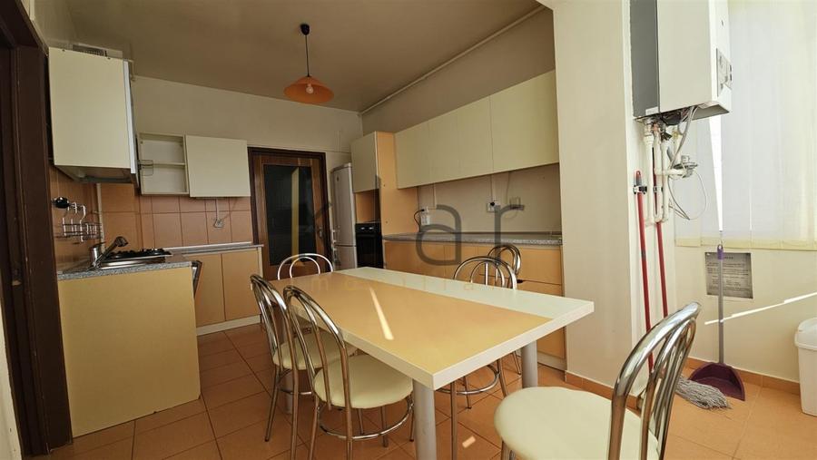 Apartament cu 3 camere decomandat, mobilat în Hașdeu