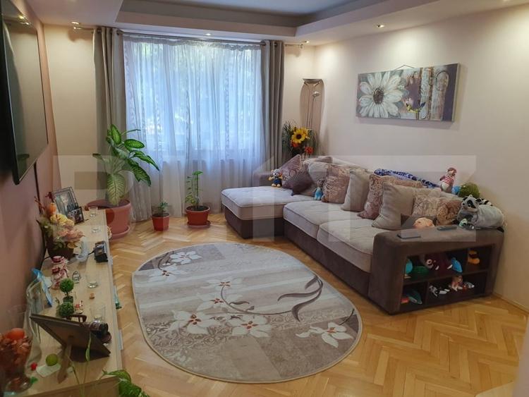 Apartament cu 3 camere decomandat, mobilat în Calea București
