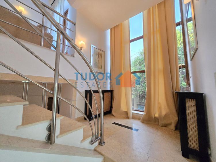 Casă individuală cu 7 camere cu Canalizare în Central
