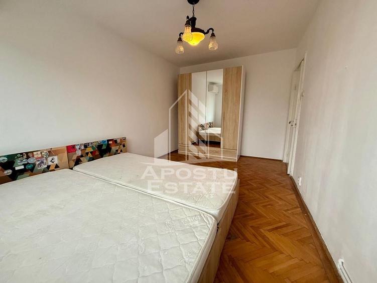 Apartament cu 4 camere semidecomandat, mobilat în Gheorghe Lazăr