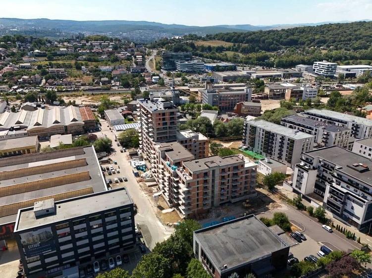 Apartament cu 2 camere decomandat în Est