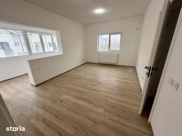 Casă cu 8 camere cu Teren 495 Mp în Glina