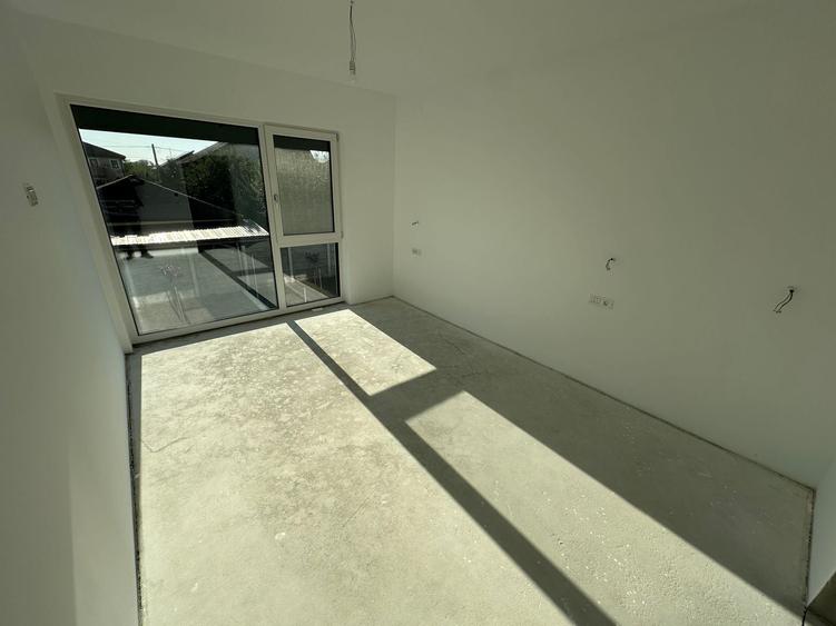 Duplex cu 5 camere cu Canalizare în Nord