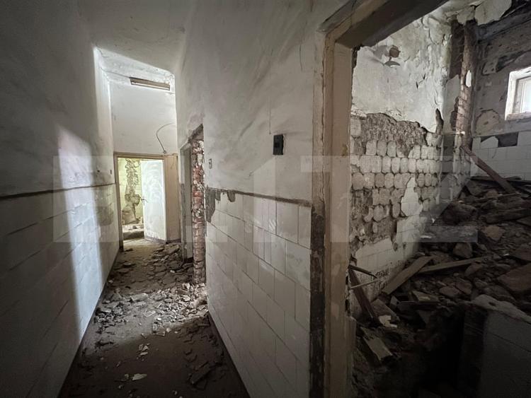 Spațiu comercial, de 900 mp, în Aiud