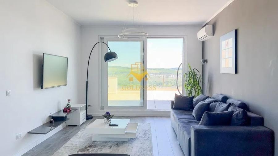 Apartament cu 3 camere semidecomandat în Central