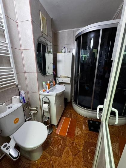 Apartament cu 4 camere decomandat în Exterior Vest
