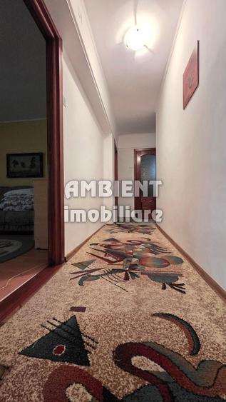Apartament cu 4 camere decomandat în Central