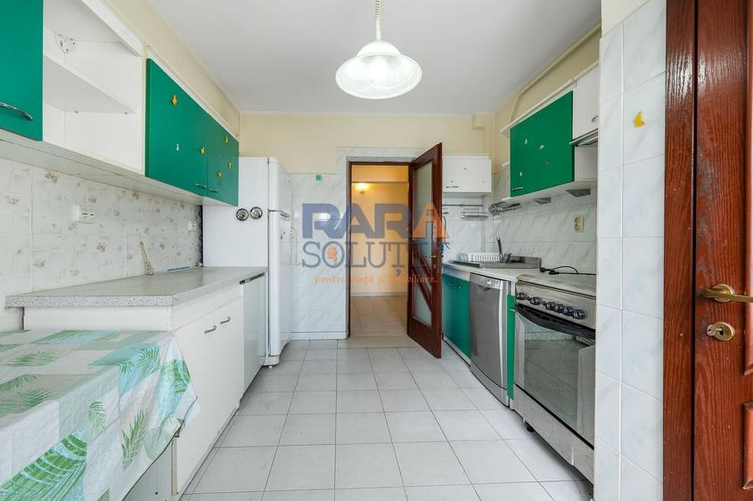 Apartament cu 4 camere decomandat, mobilat în Sud-Vest
