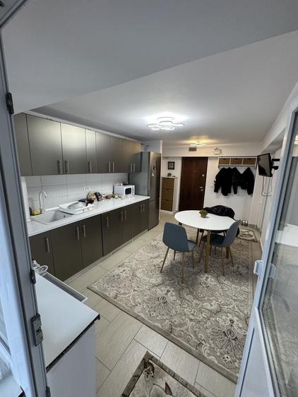 Apartament cu 2 camere decomandat în Casa Cărții