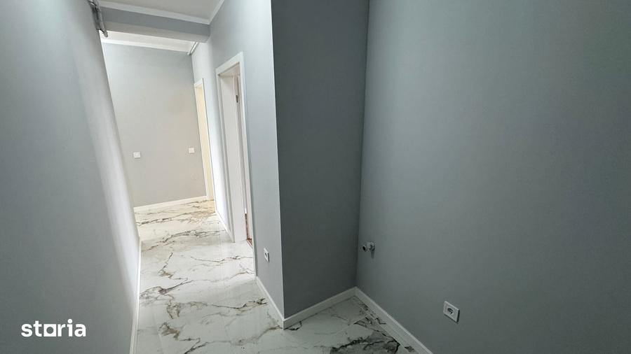 Apartament cu 3 camere decomandat în Cristian