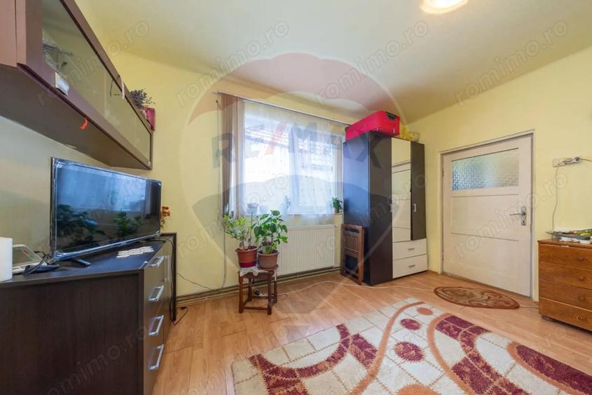 Casă cu 3 camere cu Teren 250 Mp în Cristian