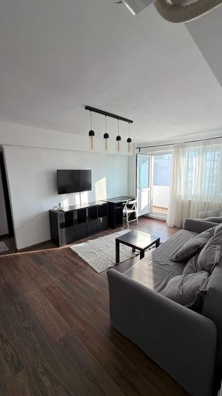 Apartament cu 3 camere semidecomandat în Central