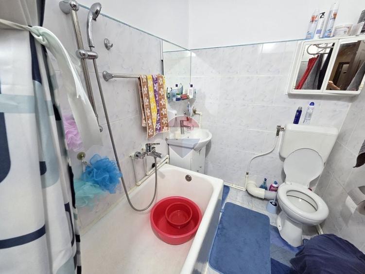 Apartament cu 3 camere decomandat în Sud