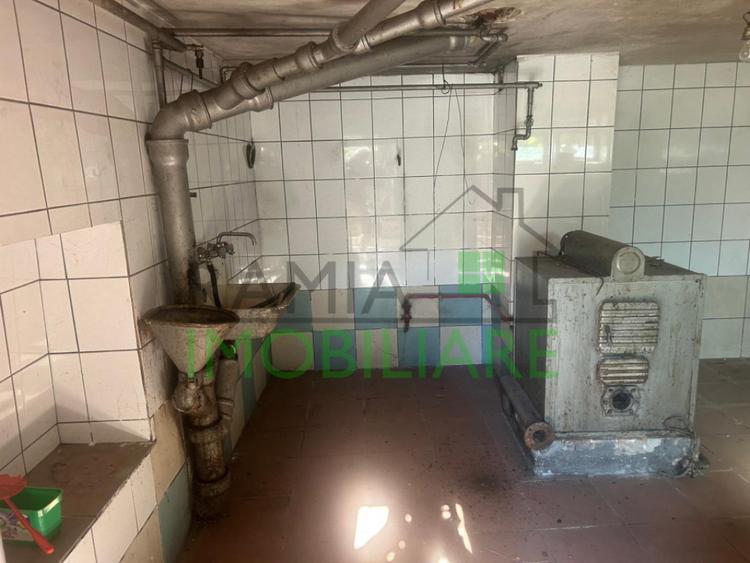 Casă cu 4 camere cu Teren 1053 Mp în Central