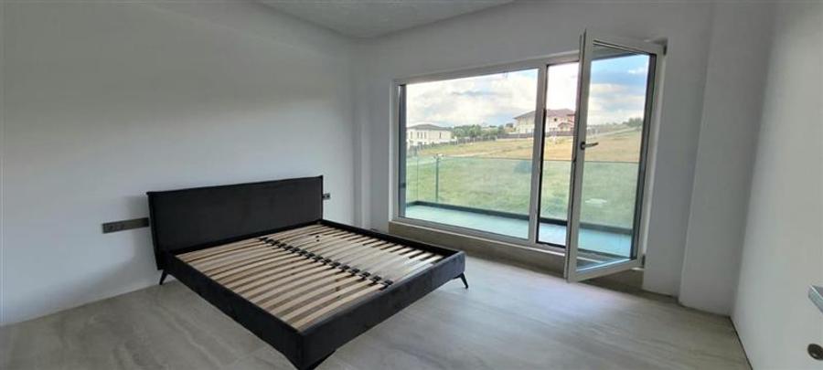 Casă individuală cu 5 camere cu Piscina în Central