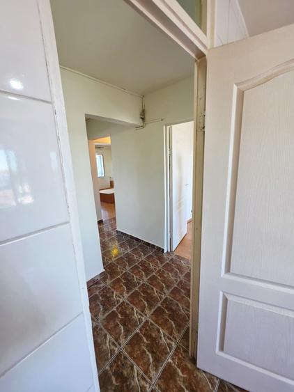 Apartament cu 3 camere decomandat în Enachiță Văcărescu