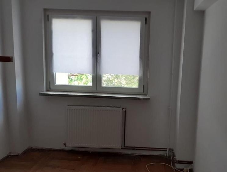 Apartament cu 3 camere decomandat în Prundu