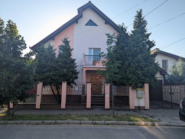 Casă cu 4 camere cu Teren 500 Mp în Aradului