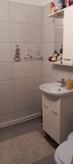 Apartament cu 4 camere decomandat în Micro 3