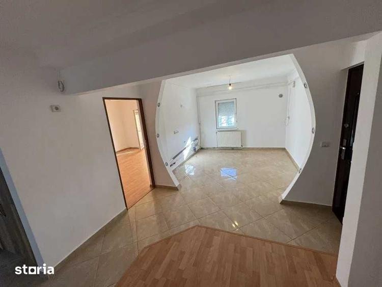 Apartament cu 3 camere decomandat în Micro 16