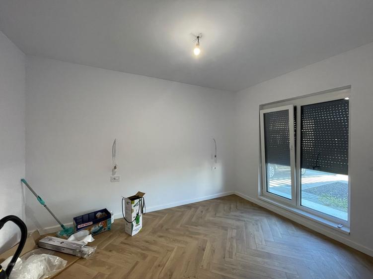 Duplex cu 4 camere cu Canalizare în Covaci
