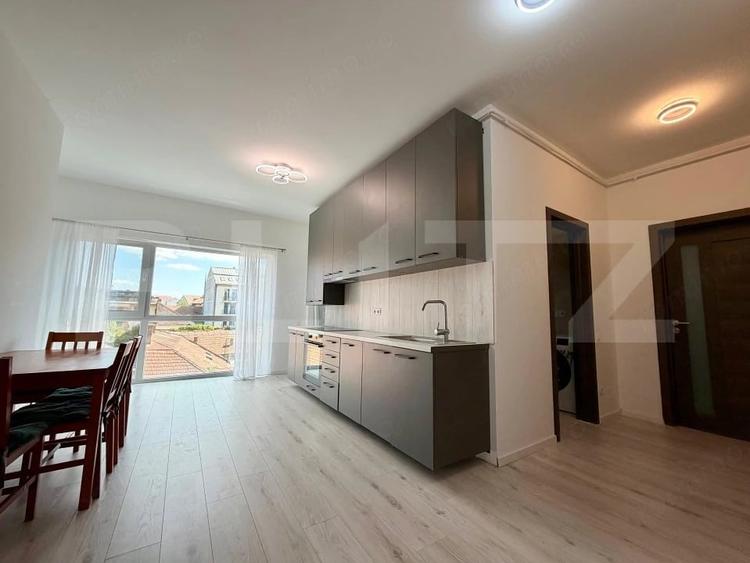 Apartament cu 3 camere semidecomandat în Horea
