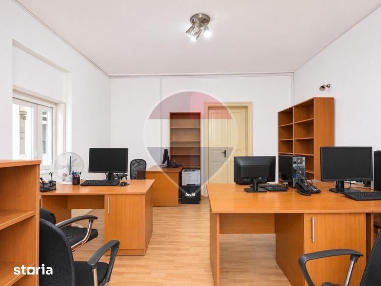 Casă cu 6 camere cu Teren 132 Mp în Gara de Nord