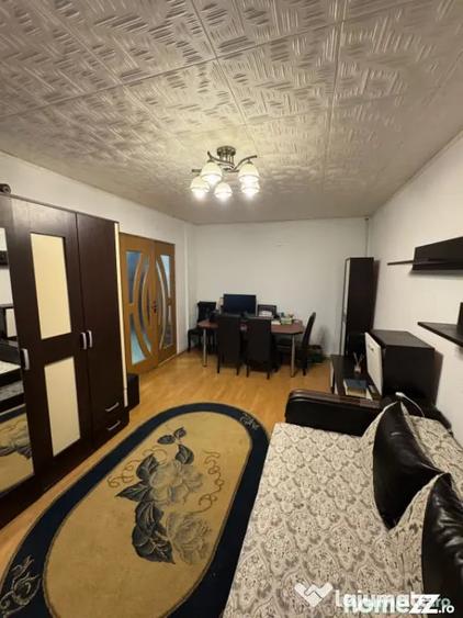 Apartament cu 3 camere decomandat în Republicii