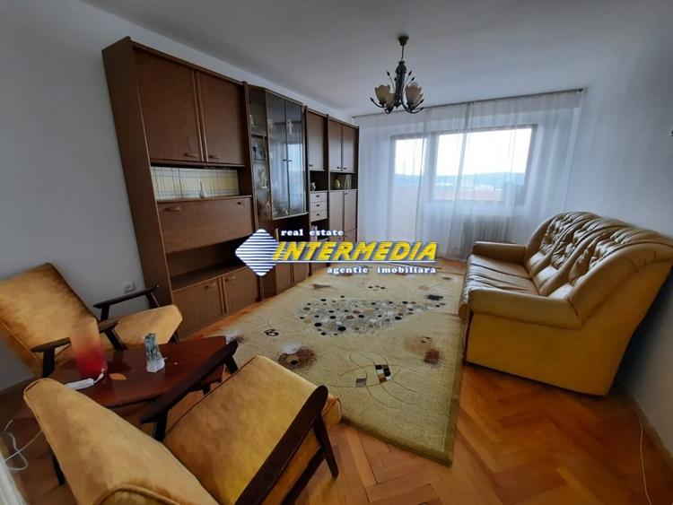 Apartament cu 3 camere decomandat, mobilat în Central