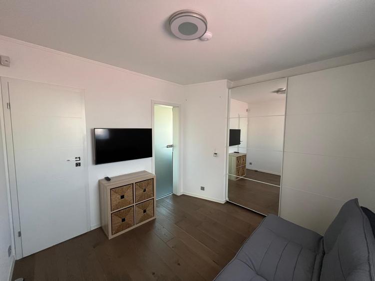 Casă individuală cu 5 camere cu Piscina în Rahova