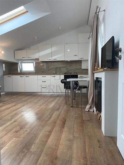 Apartament cu 3 camere decomandat, mobilat în Dumbrăvița — fotografia 1