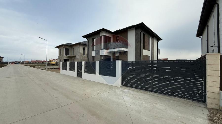 Casă individuală cu 4 camere cu Teren 330 Mp în Obor