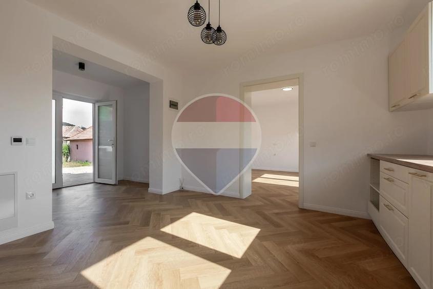 Casa renovata total cu 545 mp teren - Angarul de Sus - Medias - 18