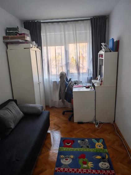 Apartament cu 3 camere semidecomandat în Crig