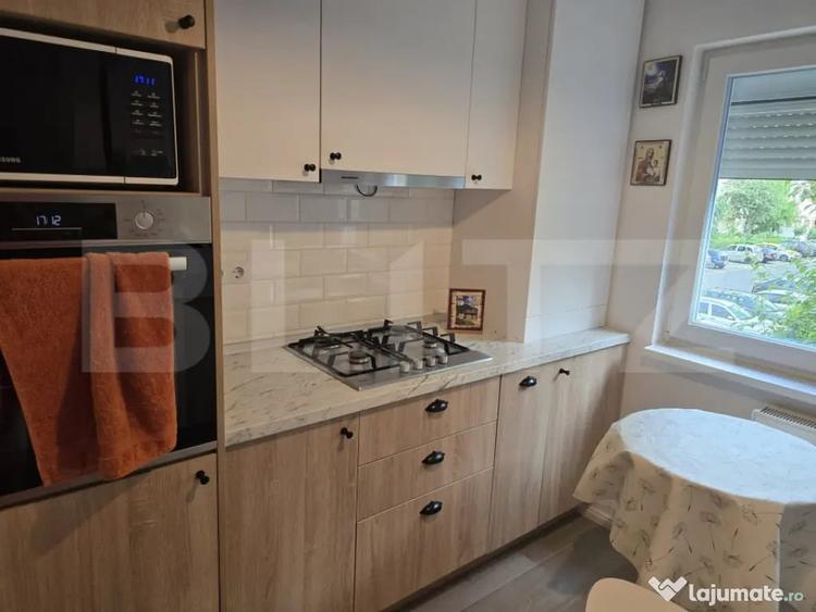 Apartament cu 3 camere decomandat în Micro 16