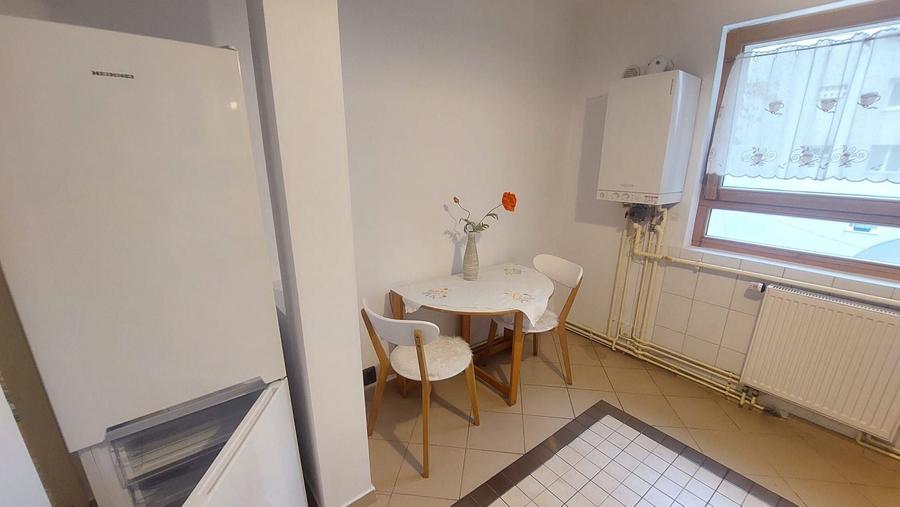 Apartament cu 3 camere semidecomandat, mobilat în Gheorgheni