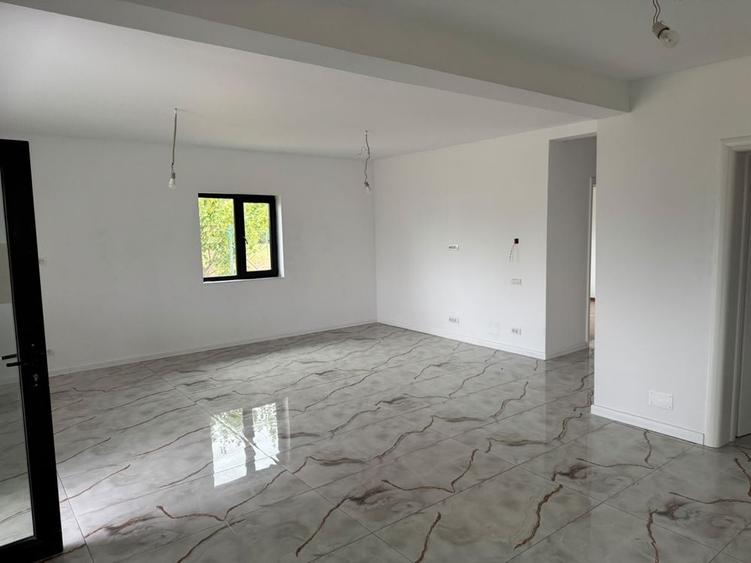 Casă cu 3 camere în Crevedia