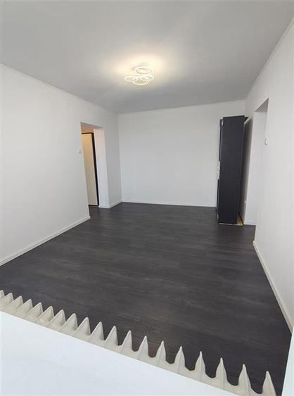 Apartament cu 2 camere semidecomandat în Podu Roș