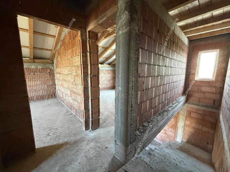 Duplex cu 4 camere cu Canalizare în Sânandrei