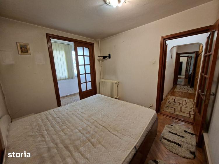 Apartament cu 3 camere semidecomandat, mobilat în Titan