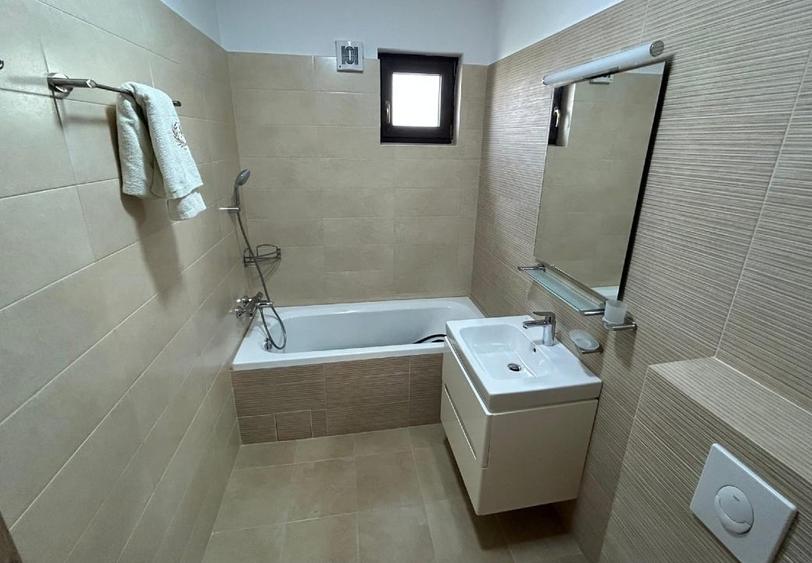 Apartament cu 3 camere semidecomandat, mobilat în Bucureștii Noi