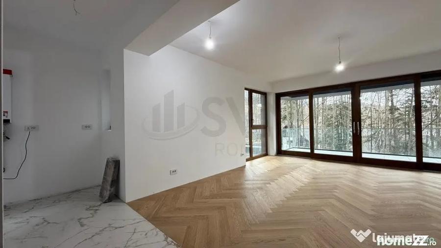 Apartament cu 4 camere decomandat, mobilat în Central